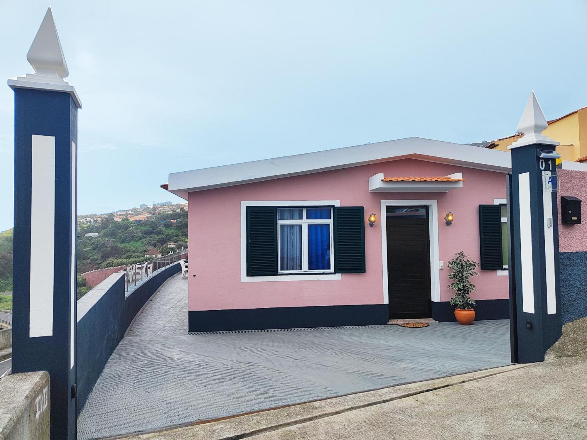 Gateone Al Airport View House Villa Machico  Buitenkant foto