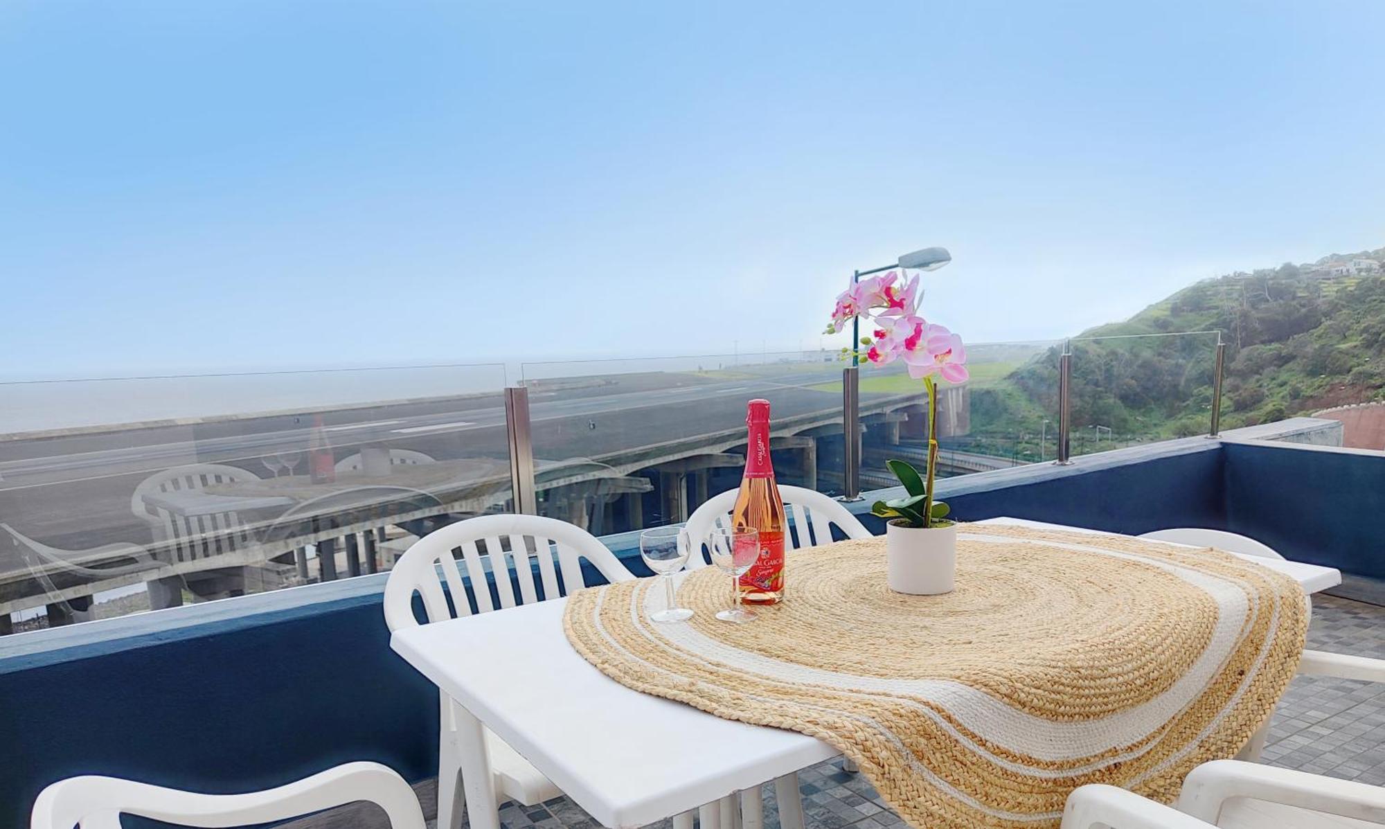Gateone Al Airport View House Villa Machico  Buitenkant foto