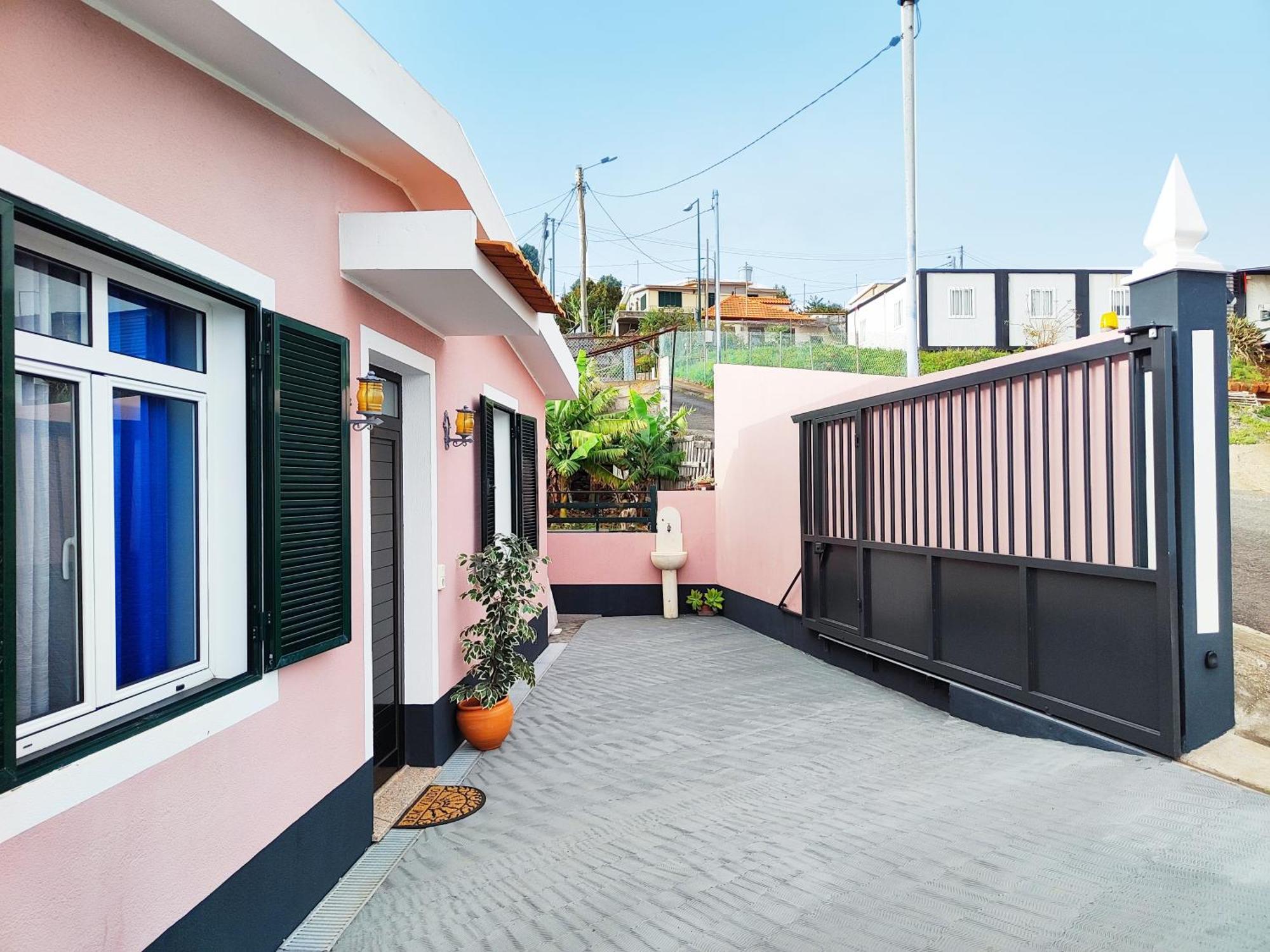 Gateone Al Airport View House Villa Machico  Buitenkant foto