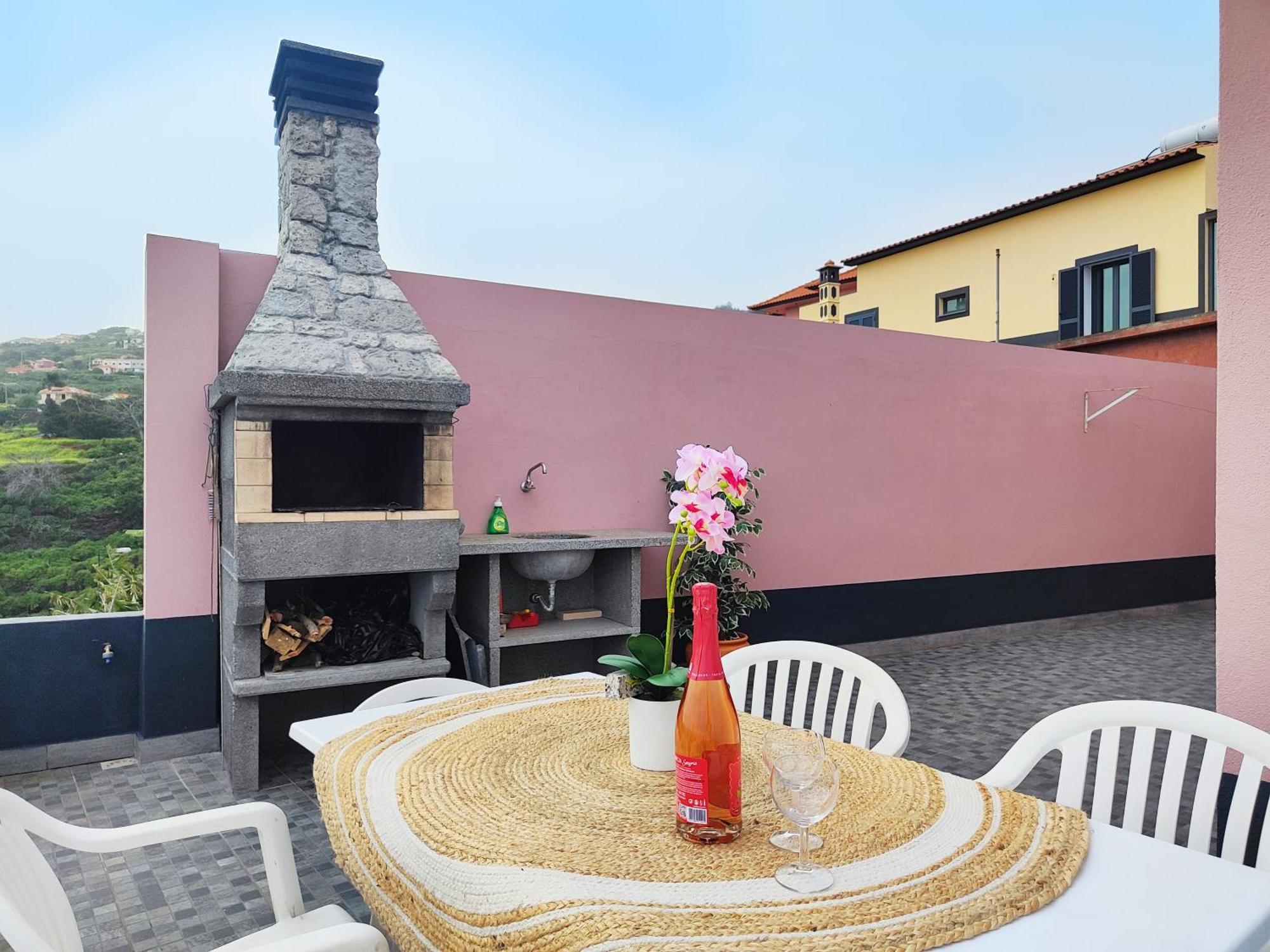 Gateone Al Airport View House Villa Machico  Buitenkant foto
